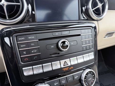 Used 2020 Mercedes-Benz SLC 300 SLC 300 w/ Premium Package image 42