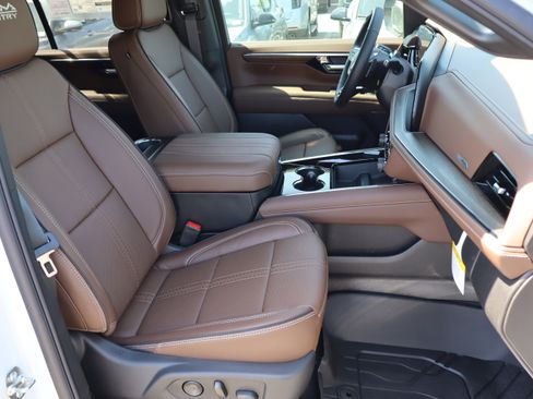 Used 2026 Chevrolet Tahoe High Country AWD/4WD image 31