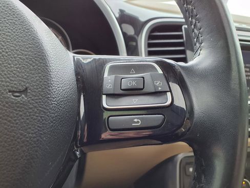 Used 2018 Volkswagen Beetle 2.0T SE w/ SE Premium Package image 33