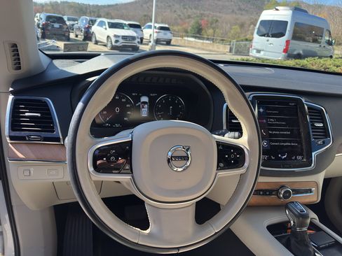 Used 2022 Volvo XC90 T5 Momentum w/ Advanced Package image 14