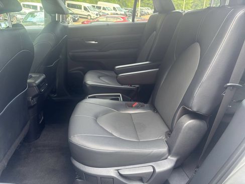 Used 2025 Toyota Grand Highlander FWD image 39
