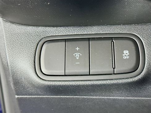 Used 2025 Hyundai Venue Limited image 16