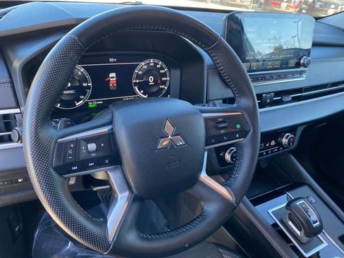 Used 2024 Mitsubishi Outlander 4WD Plug-In Hybrid image 13