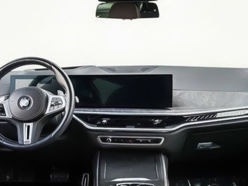 Used 2023 BMW X7 M60i image 26