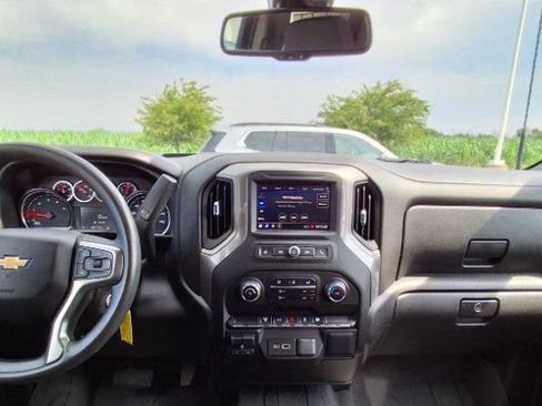 Used 2023 Chevrolet Silverado 2500 Custom w/ Custom Value Package AWD/4WD image 17