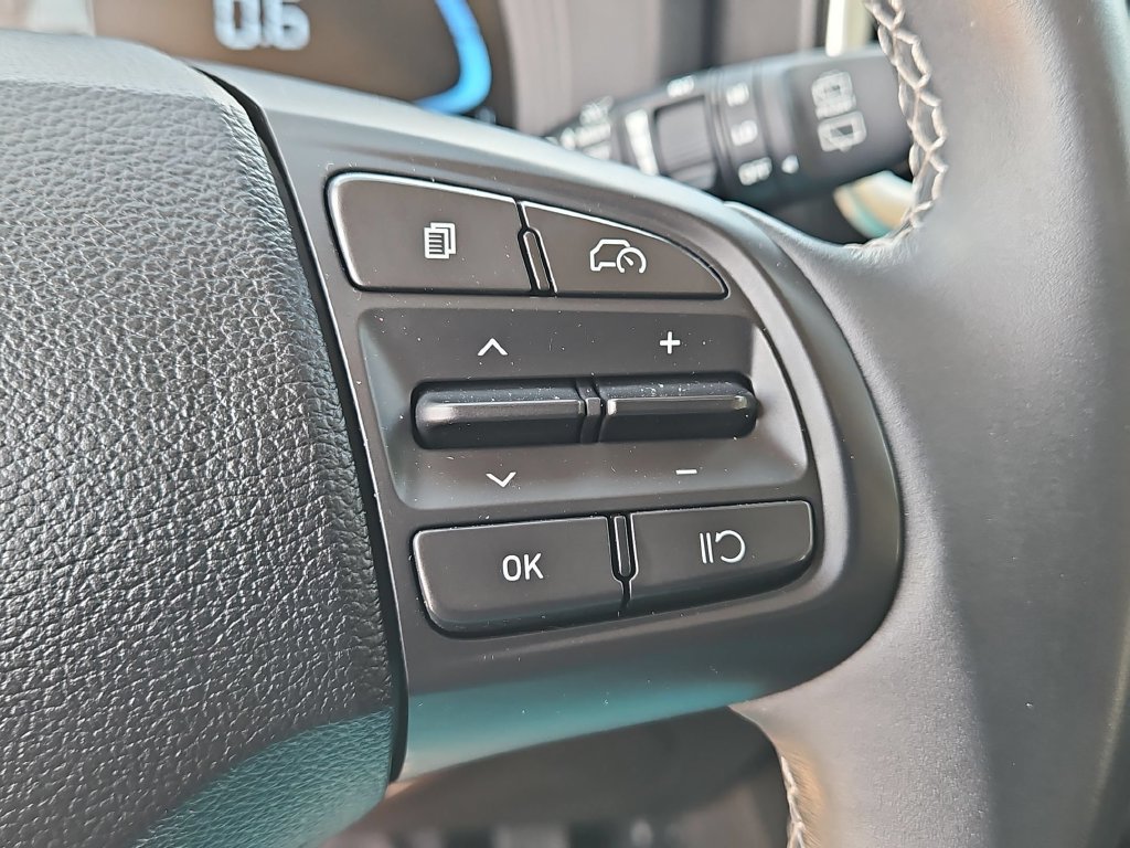 Used 2025 Hyundai Venue SEL FWD image 22