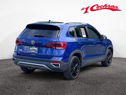 Used 2022 Volkswagen Taos SE w/ Panoramic Sunroof Package FWD image 7