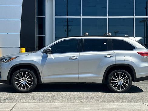 Used 2018 Toyota Highlander SE FWD image 7