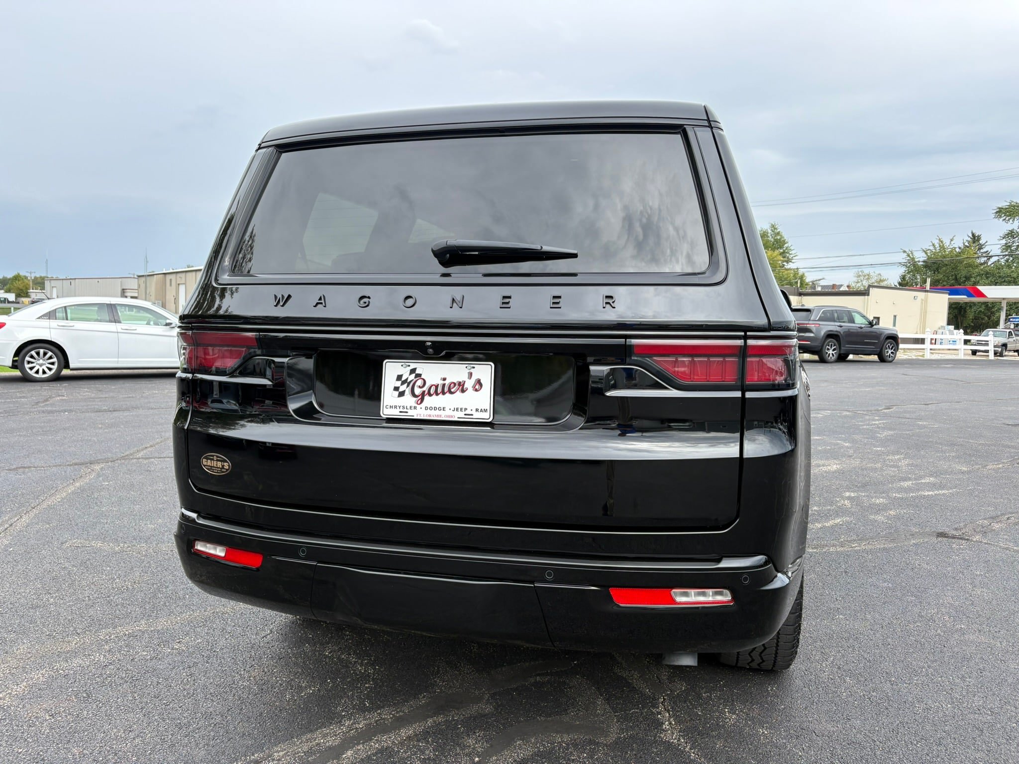 Used 2025 Jeep Wagoneer Series II AWD/4WD image 11