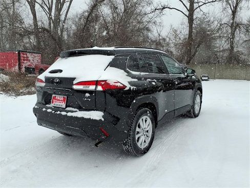 Certified 2022 Toyota Corolla Cross LE image 7