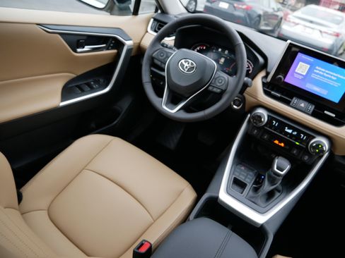 Certified 2025 Toyota RAV4 XLE Premium image 9