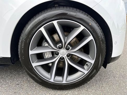 New 2025 Land Rover Range Rover SE image 9