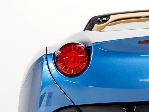 Used 2010 Ferrari California image 37