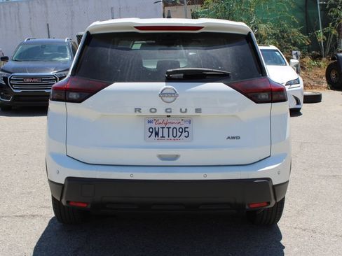 Used 2024 Nissan Rogue S AWD/4WD image 5