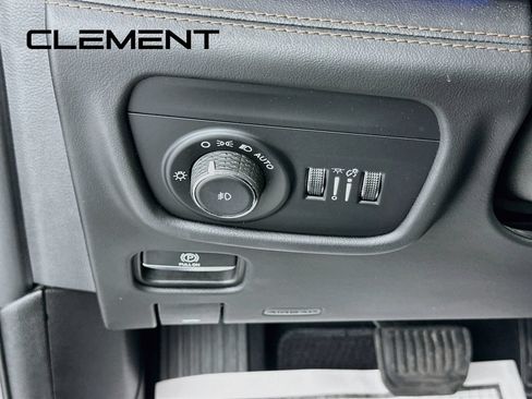 Used 2023 Jeep Grand Cherokee Summit AWD/4WD image 14