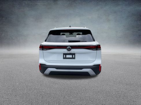 New 2025 Volkswagen Tiguan SE image 19