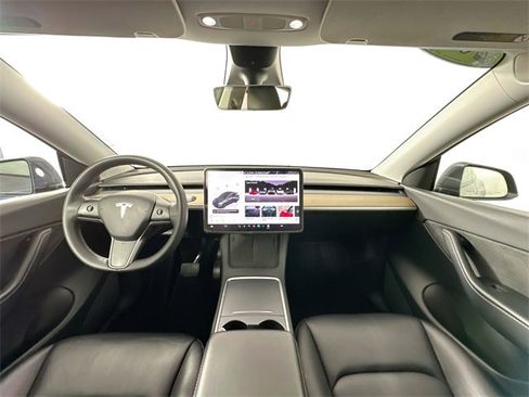 Used 2022 Tesla Model Y Long Range image 3