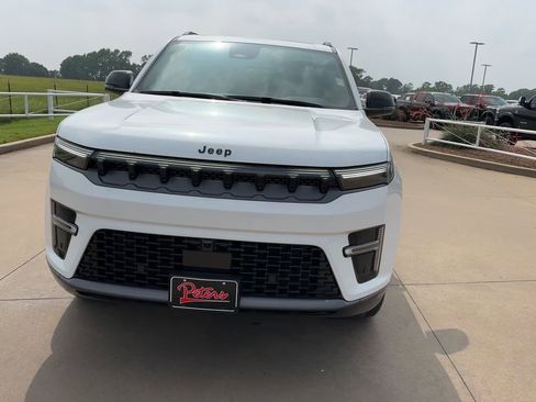 New 2026 Jeep Grand Wagoneer L Limited AWD/4WD image 4