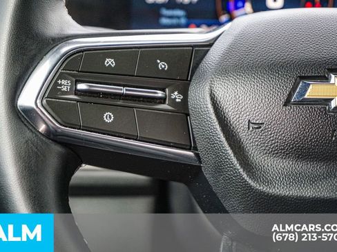 Used 2025 Chevrolet Traverse LT image 30