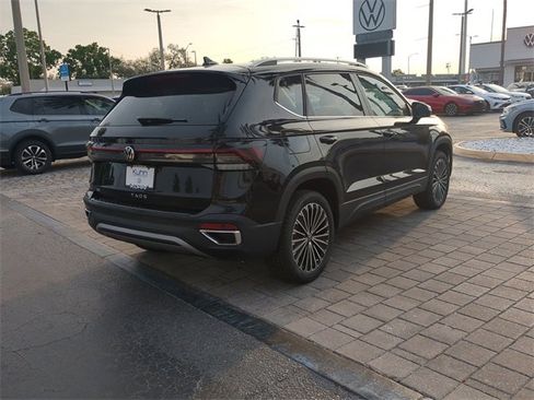 New 2025 Volkswagen Taos SE image 4