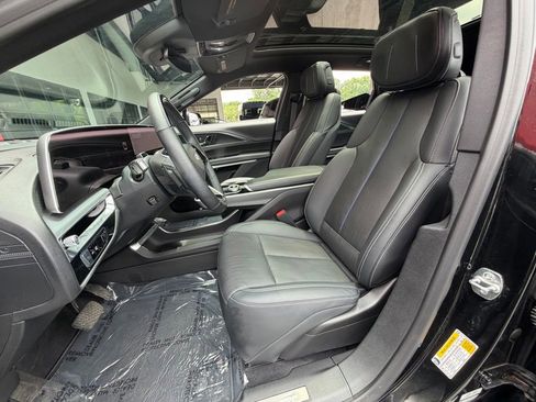 Used 2024 Cadillac Lyriq Luxury w/ LPO, Floor Liner Package AWD/4WD image 33