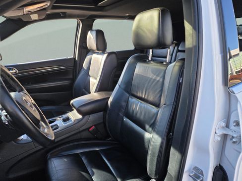 Used 2017 Jeep Grand Cherokee Limited image 11