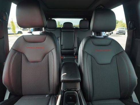 New 2025 Jeep Compass Trailhawk w/ Sun & Sound Group image 33