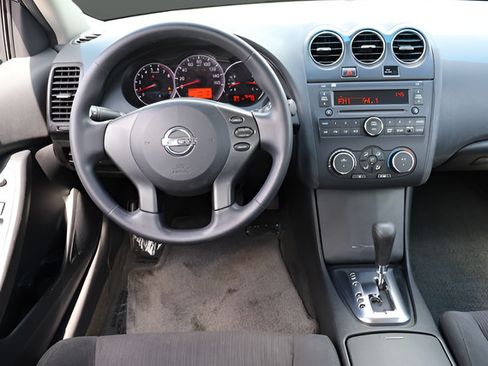 Used 2010 Nissan Altima 2.5 S FWD image 14