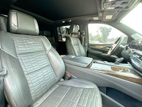 Used 2024 Cadillac Escalade ESV Sport Platinum AWD/4WD image 32