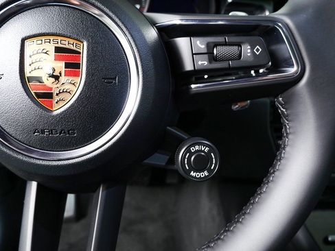 Used 2026 Porsche Macan AWD/4WD image 11