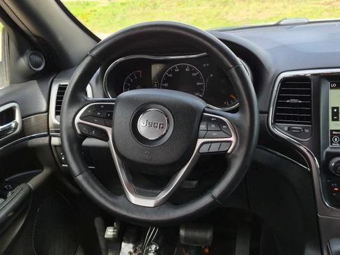 Used 2018 Jeep Grand Cherokee Limited AWD/4WD image 19