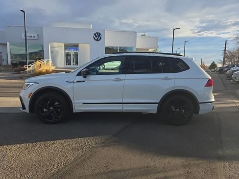 Certified 2024 Volkswagen Tiguan SE R-Line image 2