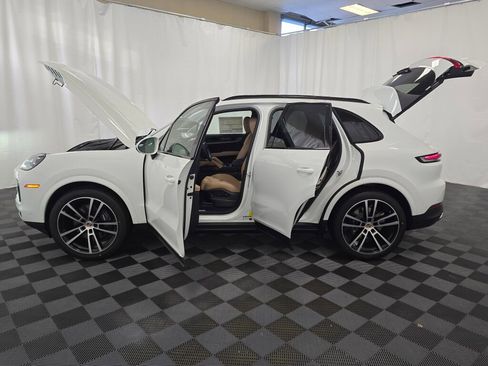 New 2026 Porsche Cayenne image 13