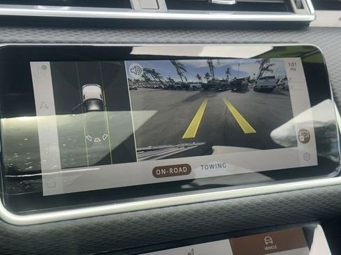 Used 2023 Land Rover Range Rover Velar R-Dynamic S image 15