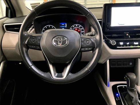 Used 2023 Toyota Corolla Cross LE image 5