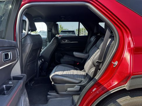 Used 2025 Ford Explorer ST-Line AWD/4WD image 9