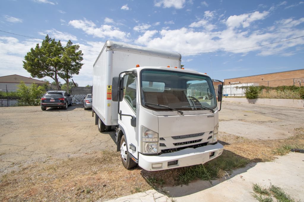 Used 2016 Isuzu NPR RWD image 2