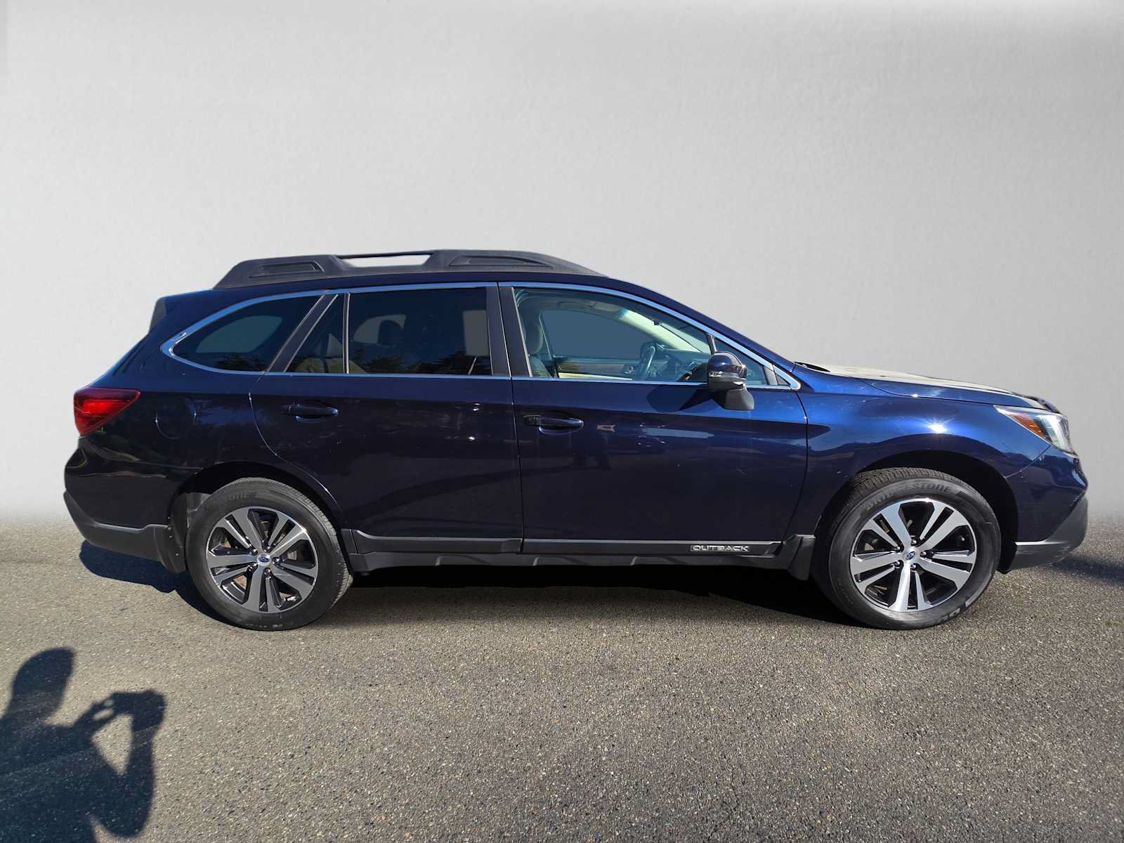 Used 2018 Subaru Outback 2.5i Limited AWD/4WD image 2