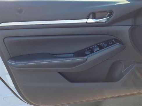 Used 2024 Nissan Altima 2.5 SR image 11