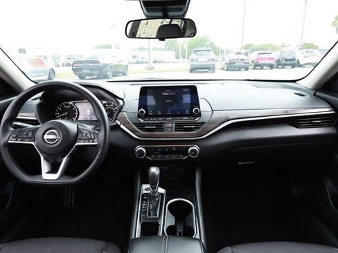 Used 2024 Nissan Altima 2.5 SV FWD image 30
