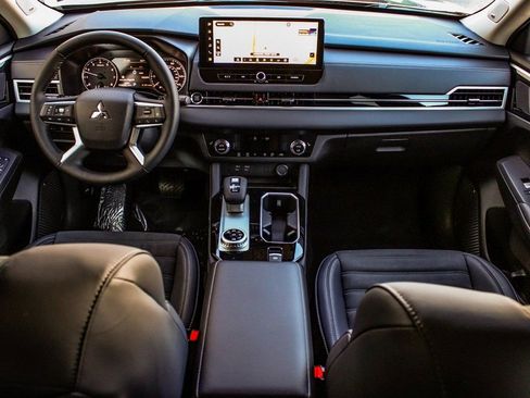 New 2026 Mitsubishi Outlander SE image 36