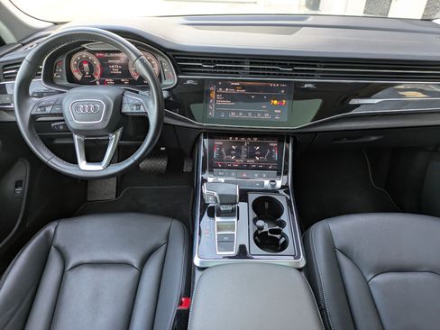 Used 2023 Audi Q8 Premium image 23