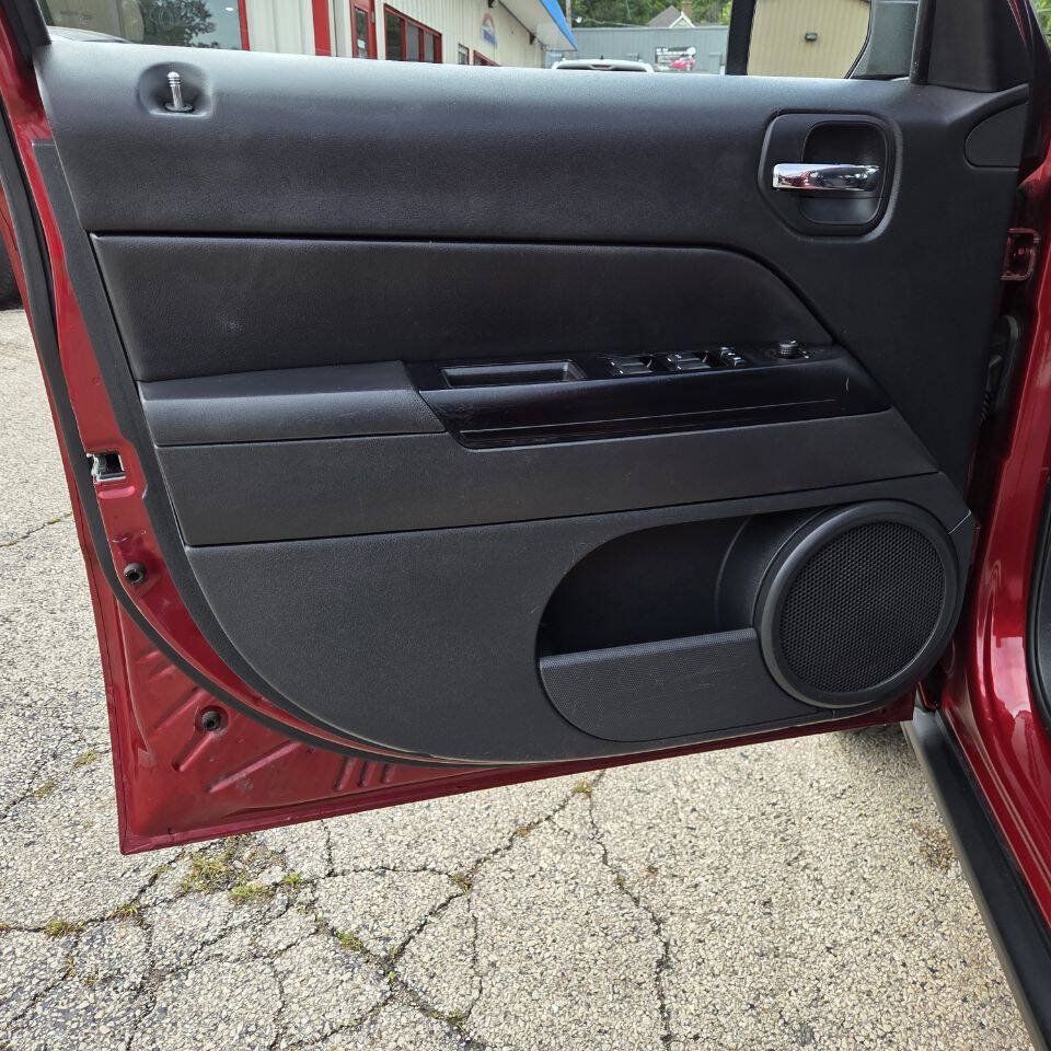 Used 2012 Jeep Patriot Latitude w/ Sun/Sound Group FWD image 10