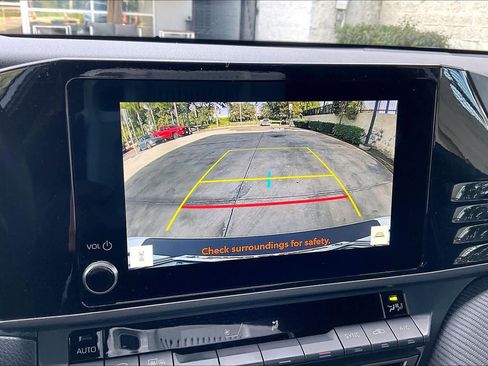 Used 2025 Toyota Camry SE image 24