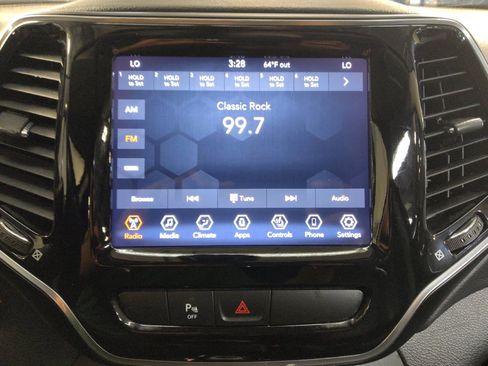 Used 2020 Jeep Cherokee Limited FWD image 25