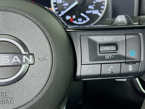 Used 2022 Nissan Rogue SV FWD image 14