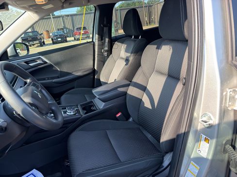 Used 2023 Mitsubishi Outlander ES FWD image 11