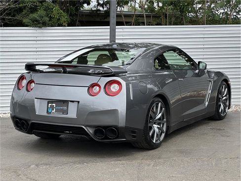Used 2015 Nissan GT-R Premium AWD/4WD image 10