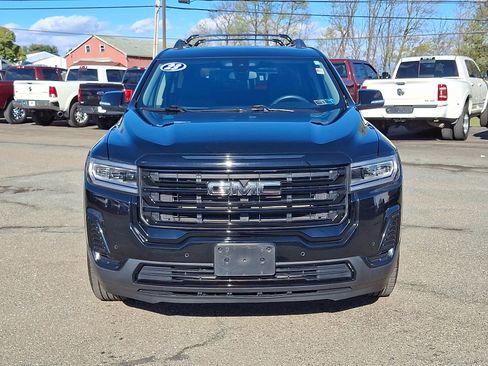 Used 2023 GMC Acadia SLE w/ Driver Convenience Package image 2