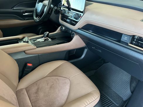 Certified 2024 Toyota Grand Highlander AWD Hybrid image 16